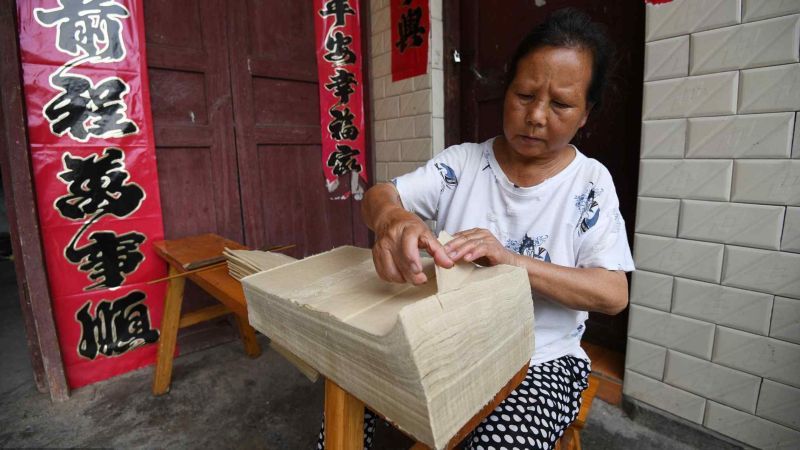 Chinese Man Crafts Paper By Hand For 36 Years, Making 3,000 Sheets Daily - Unusual, Longpost, The photo, China