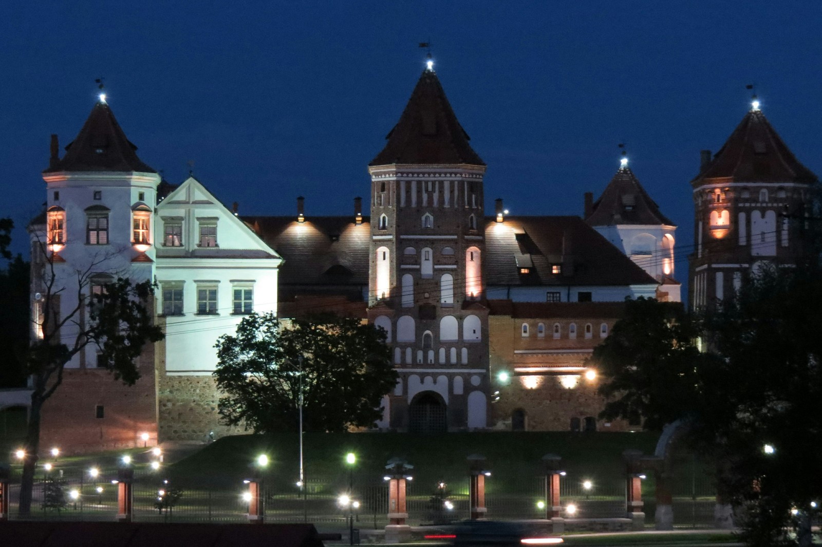 Night view of Mir Castle - My, Lock, Republic of Belarus, sights, Night, The photo, beauty