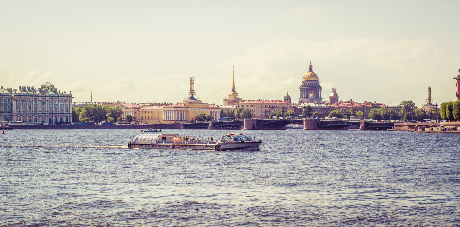 На реке неве на воде. Санкт-Петербург с воды. Панорама Санкт-Петербурга с воды. Нева лето. Питер лето вода.