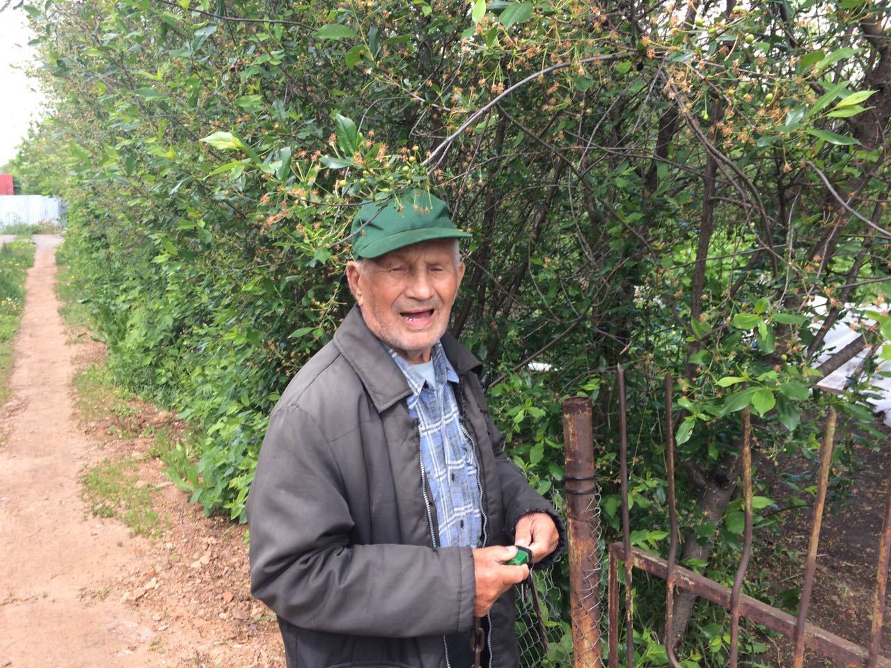 100-year-old veteran of three wars pulls weeds daily in someone else's garden - Gardens, Grandfather, Veterans, Garden, Longpost