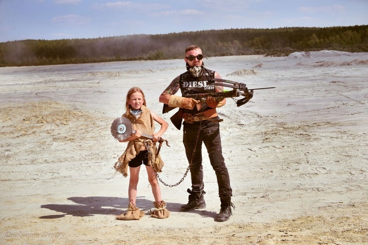 Steampunk, hang gliders and eagle owls: looking at photos of the apocalypse taken in the sands of Berezovsky - Steampunk, Apocalypse, The photo, Cosplay, Crazy Max, Longpost