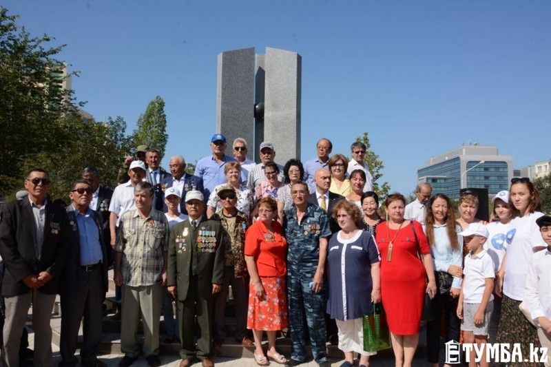 В Актау 30 июня открыли памятник жертвам радиационных аварий - Актау, Мангистау, Казахстан, Памятник, Фотография, Длиннопост, ЧАЭС