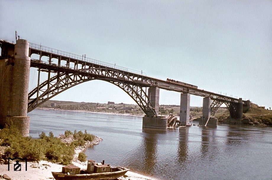 Opening of railway traffic across the restored Streletsky Bridge across the Dnieper in Zaporozhye. - Zaporizhzhia, Dnieper, Bridge, 1943, Longpost