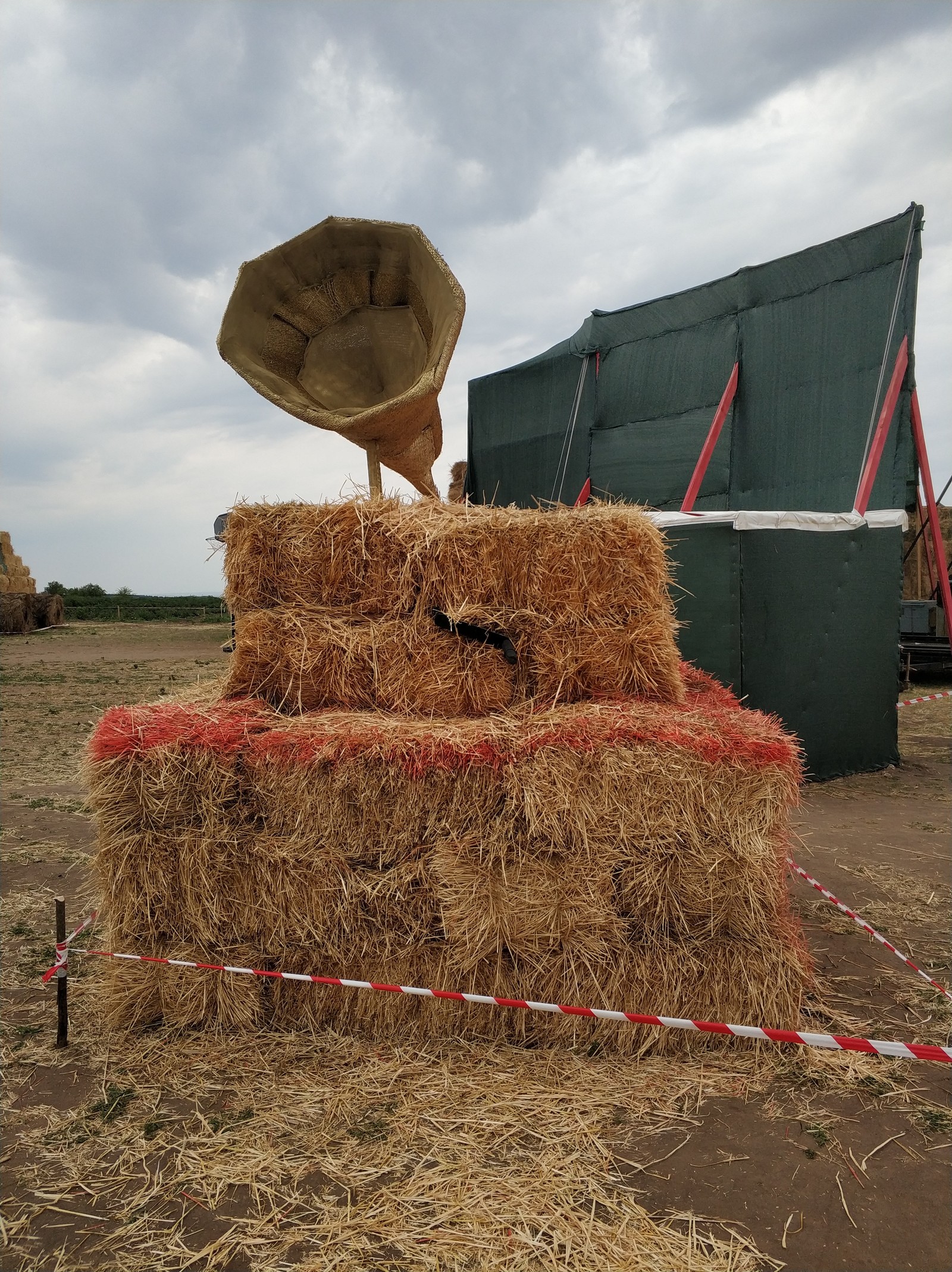 Straw. - My, The photo, Straw, Summer, Businessman, Field, Longpost