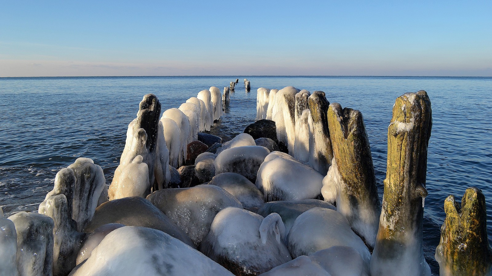 До/после шторма в -15°C. - Моё, Фотография, Море, Фотограф