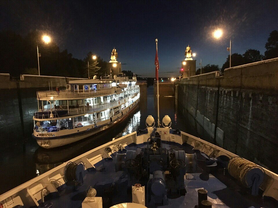 Gateway #3 of Moscow Channel - My, Moscow Canal, , Motor ship, Evening