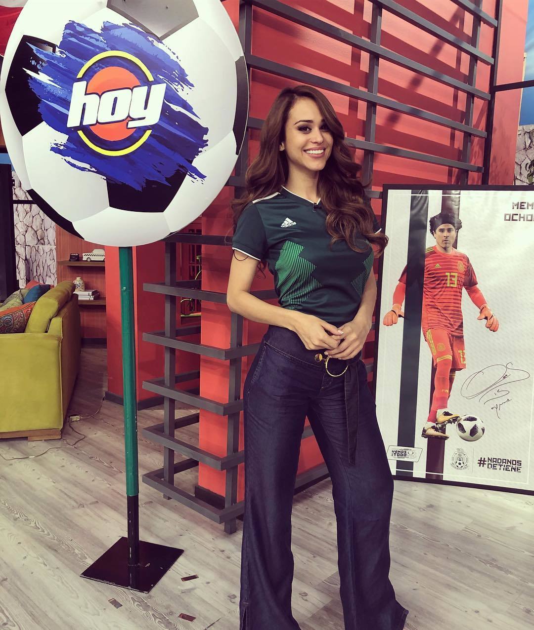 For the sake of Call of Duty, the esportsman left the sexiest Mexican TV presenter: Yanet Garcia. - eSports, Relationship, Yanet Garcia, Call of duty, Important, Longpost