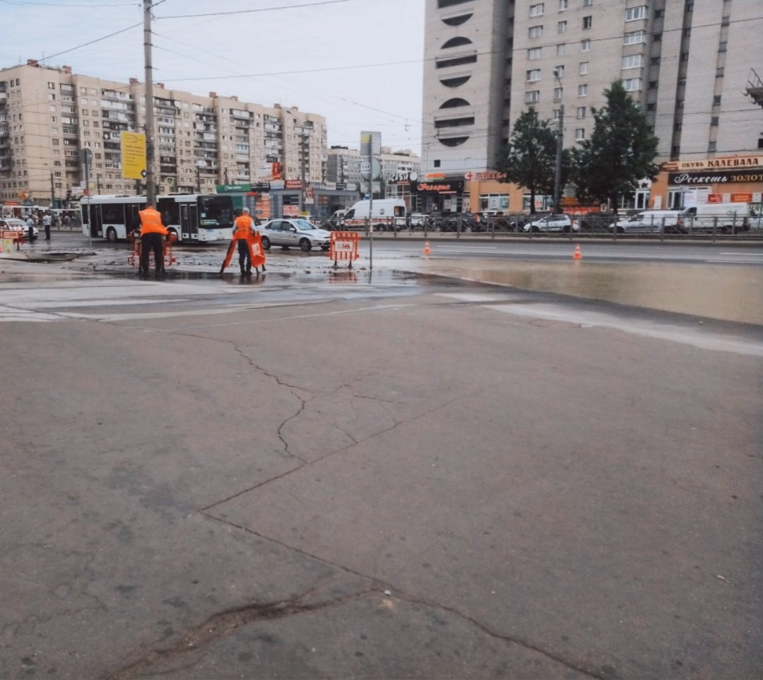 Concrete rivers next to the metro, St. Petersburg - My, Concrete, Road, Asphalt, Metro, Longpost