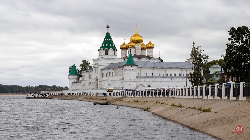 У стен монастыря - Моё, Фотография, Ипатьевский монастырь, Архитектура, Церковь, Длиннопост