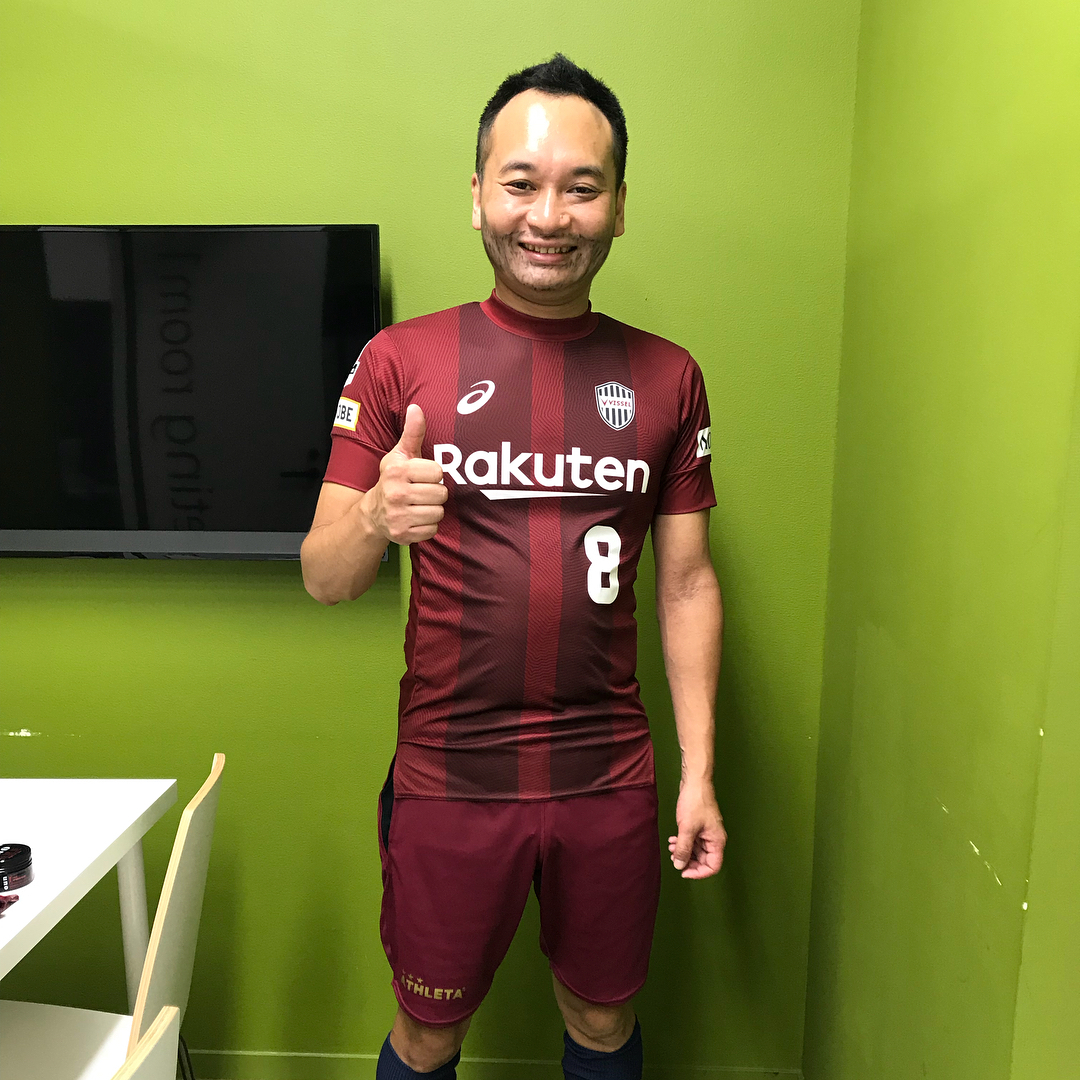 While the real Iniesta is injured, he was issued a double from aliexpress - Andres Iniesta, Barcelona, Japan, Game, Doubles, Longpost, Barcelona city