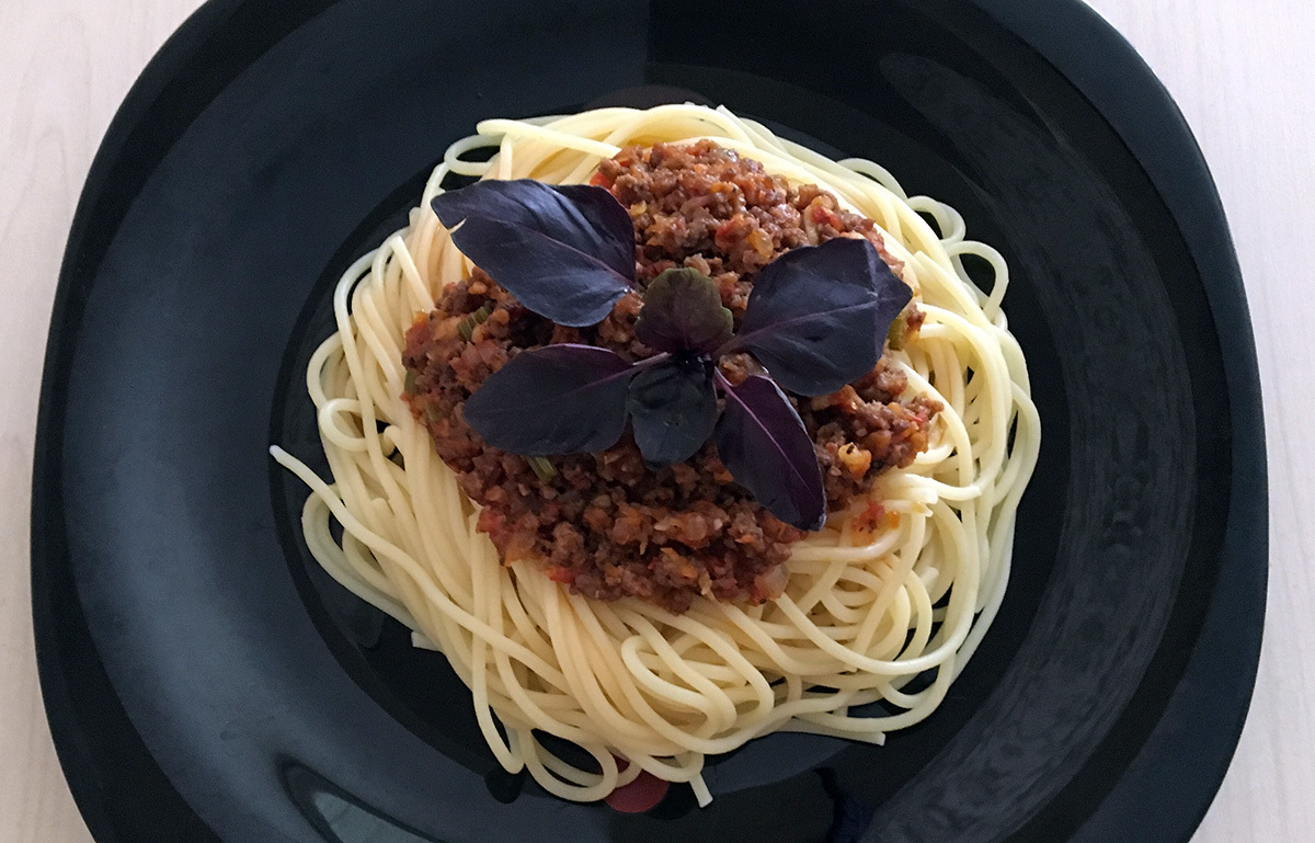 Спагетти болоньезе (Spaghetti bolognese) - соус из фарша и сыра