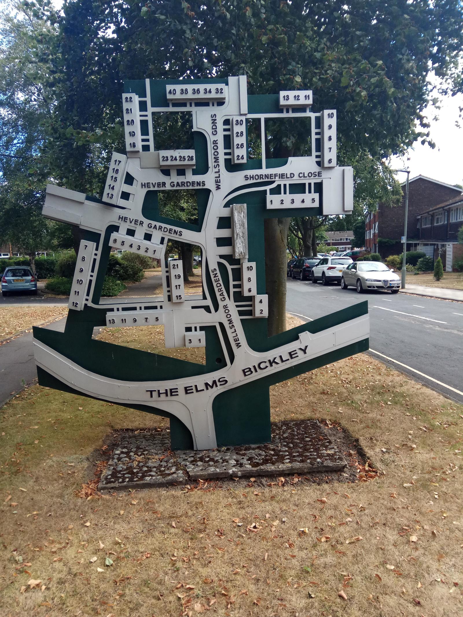 Road sign with the exact location of streets and houses - The photo, Road sign, Great Britain, Cards, Convenience, Reddit