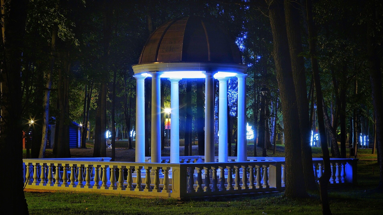 Night park. - My, The park, Night, The photo, Brightness, Diaphragm, Beginning photographer, Longpost