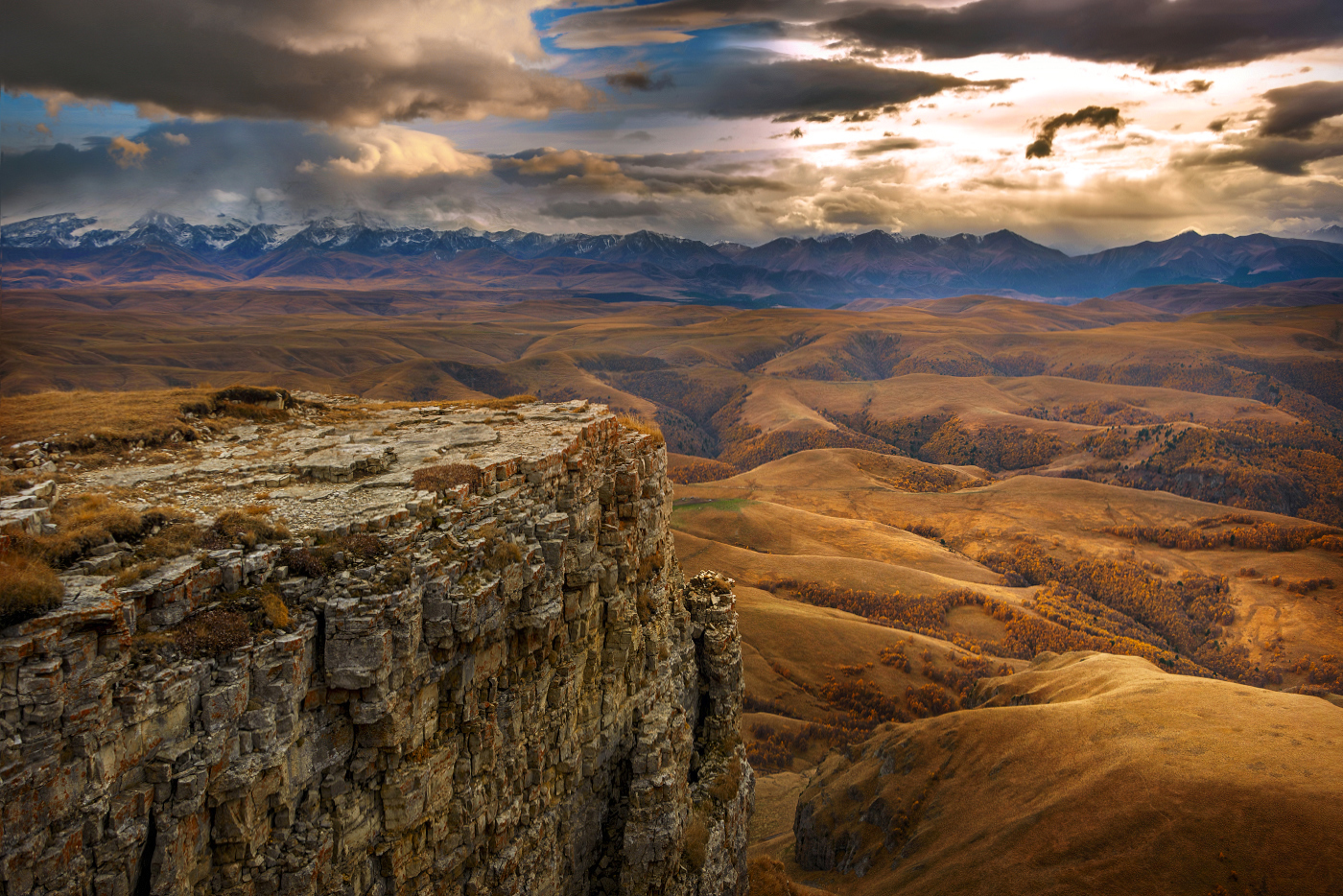 Dancing clouds over autumn Bermamyt - My, Autumn, Clouds, Bermamyt plateau, The rocks