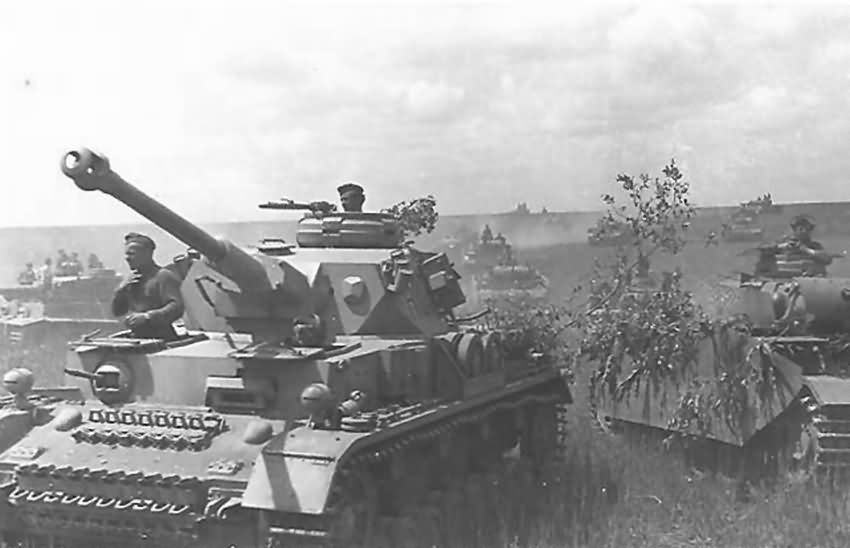 Как устроен немецкий танк Pz.Kpfw IV PzKpfw, башни, AusfG, место, версии, корпуса, стенке, командира, заряжающего, наводчика, танка, амбразуру, модификациях, который, прицел, через, орудия, стрелкарадиста, смотровая, прицела