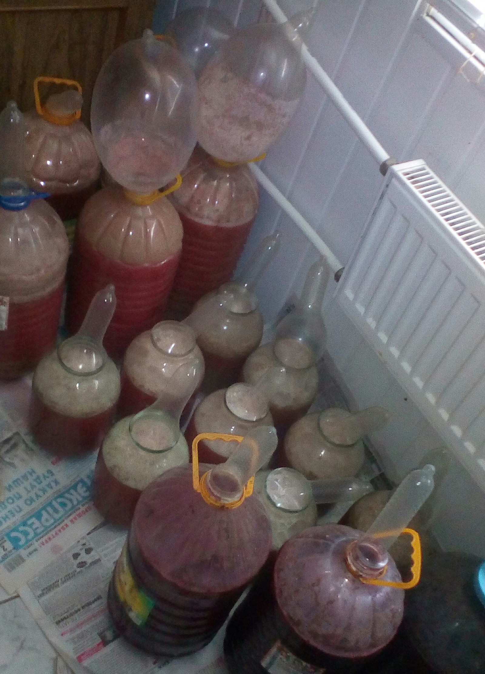 Можно использовать использованный презик. Использование презерватива. Презерватив инструкция. Презики использование. Презики с бананом.