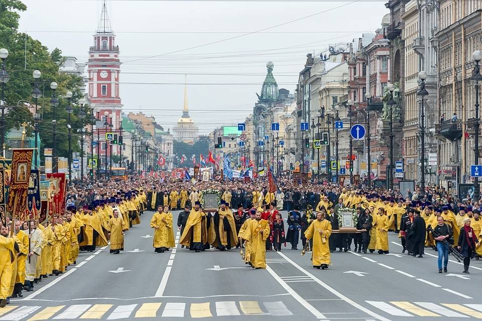 А, не - ничего. Космонавтов не видно - РПЦ, Ход, Санкт-Петербург