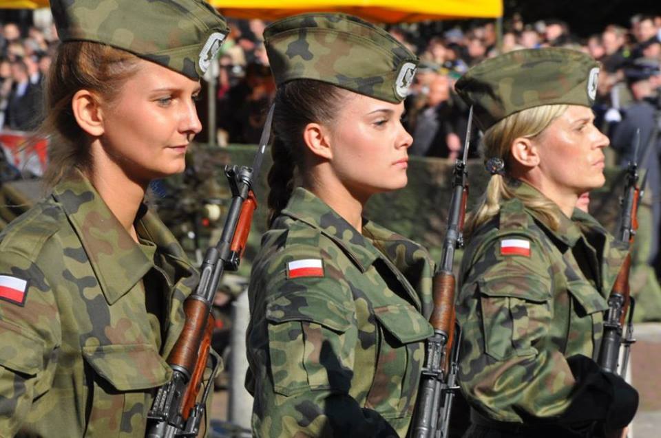 Polish girls are getting ready to salute the Americans at 2 future bases... (from the news). - Girls, Base, The americans, Army, Poland
