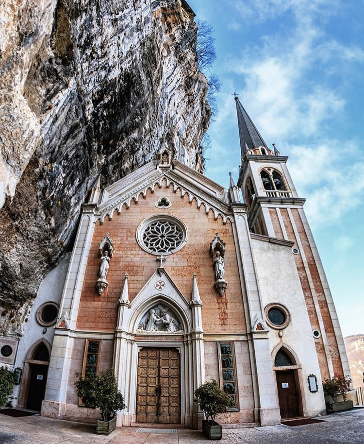 Sanctuary in the rock - Sanctuary, Italy, The mountains, Architecture, Longpost