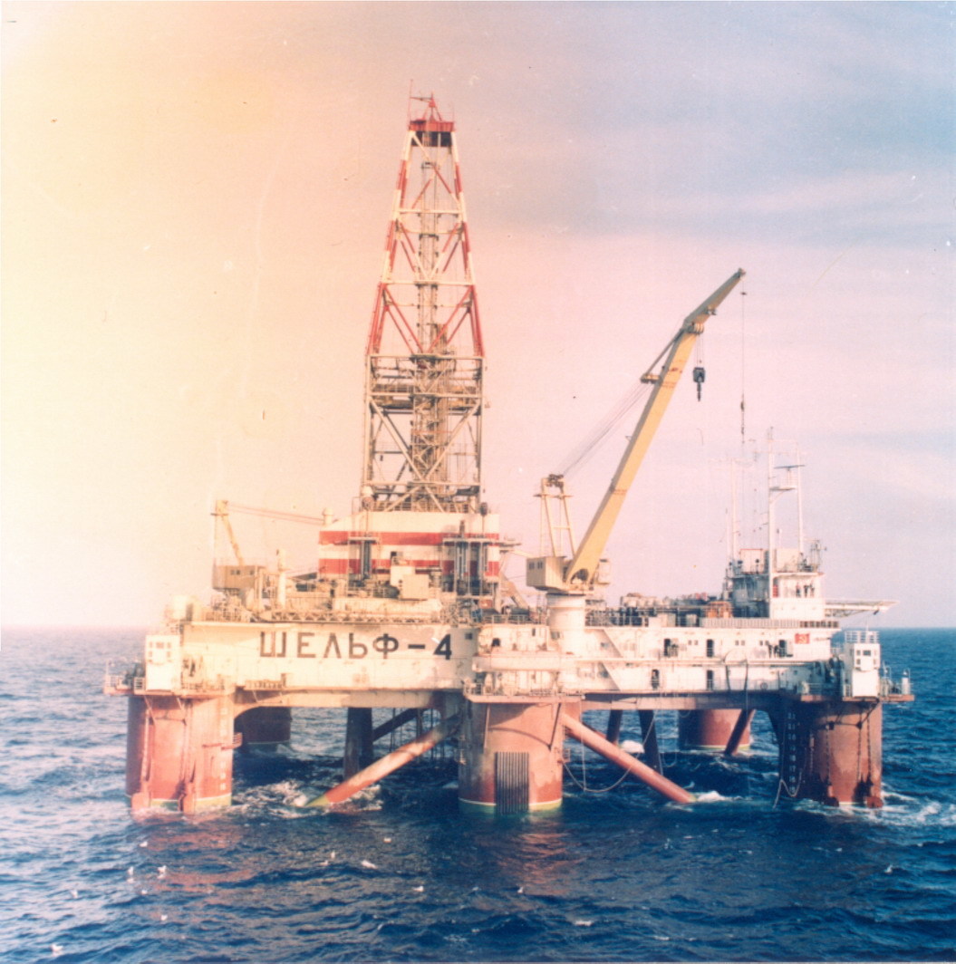 Floating drilling rigs of the times of the USSR in Murmansk - My, Shelf, Arctic shelf, Offshore drilling, Longpost