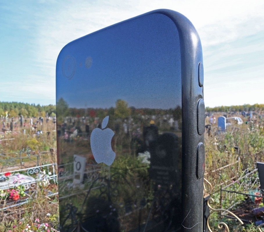 Huge granite iPhone. - Monument, Ufa, Grave