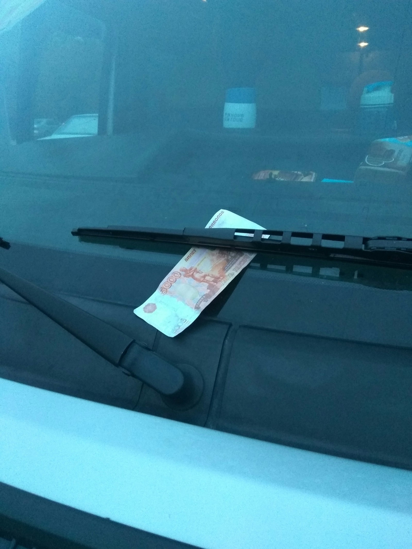 Money under the wipers: scammers have come up with a new way of cheating - Fraud, Auto