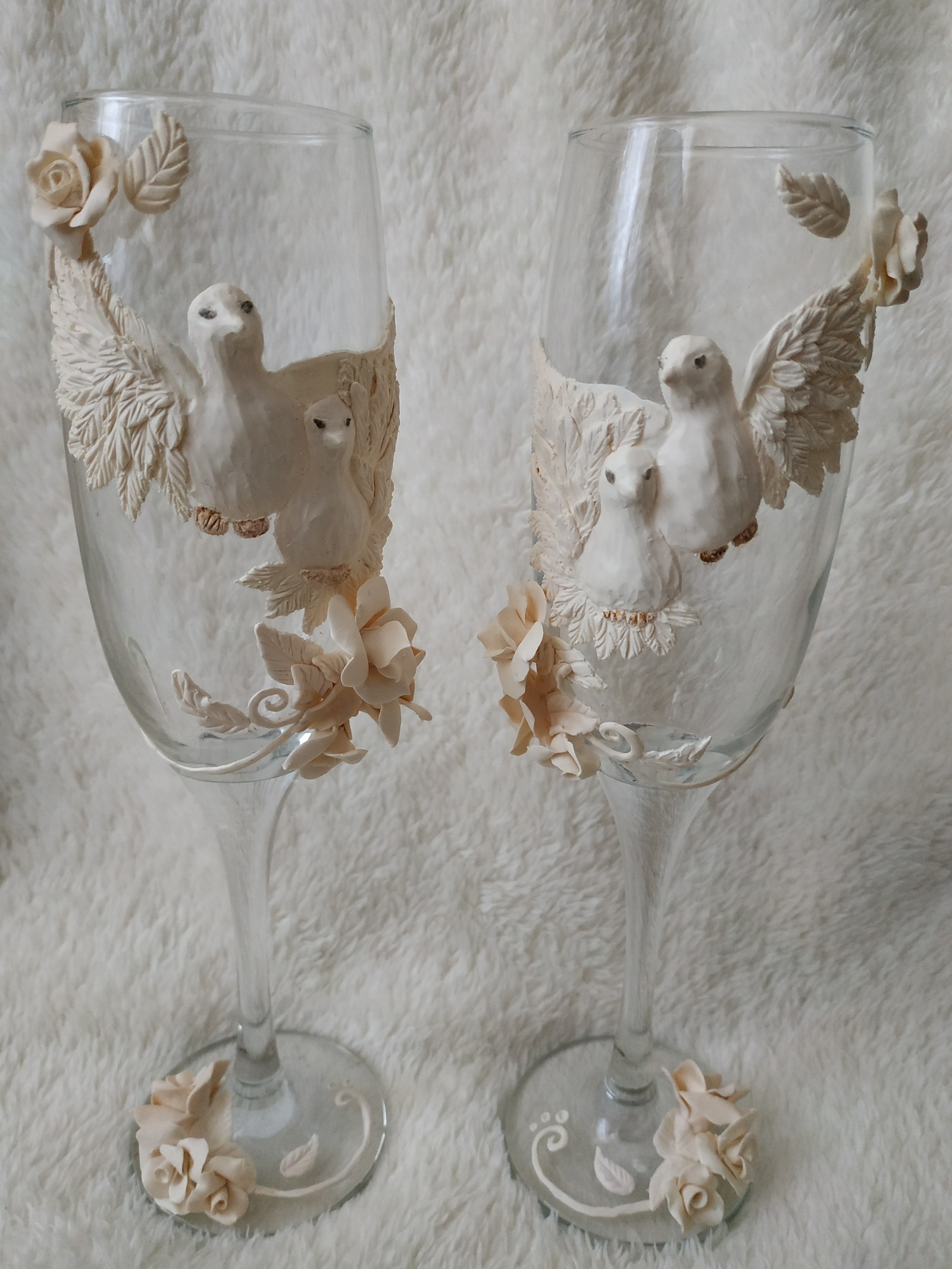 Украшение свадебных бокалов. Лебеди из полимерной глины. Мастер класс с пошаговыми фото