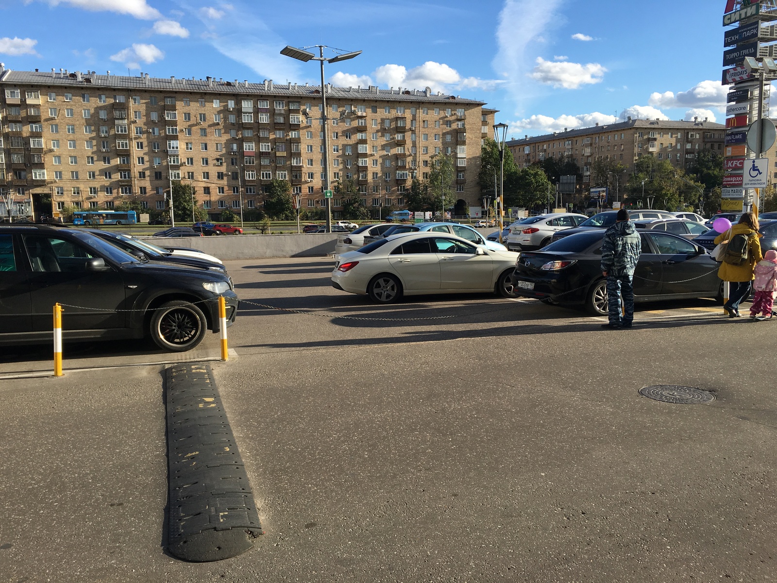 Shopping center Capitol Vernadsky - parking for the disabled is used as a feeder. - My, Corruption, Parking, Wheelchair parking, Places for the disabled