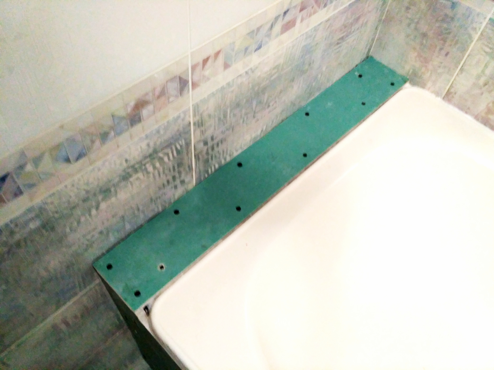 Устранение проблемы большого зазора между ванной и стеной