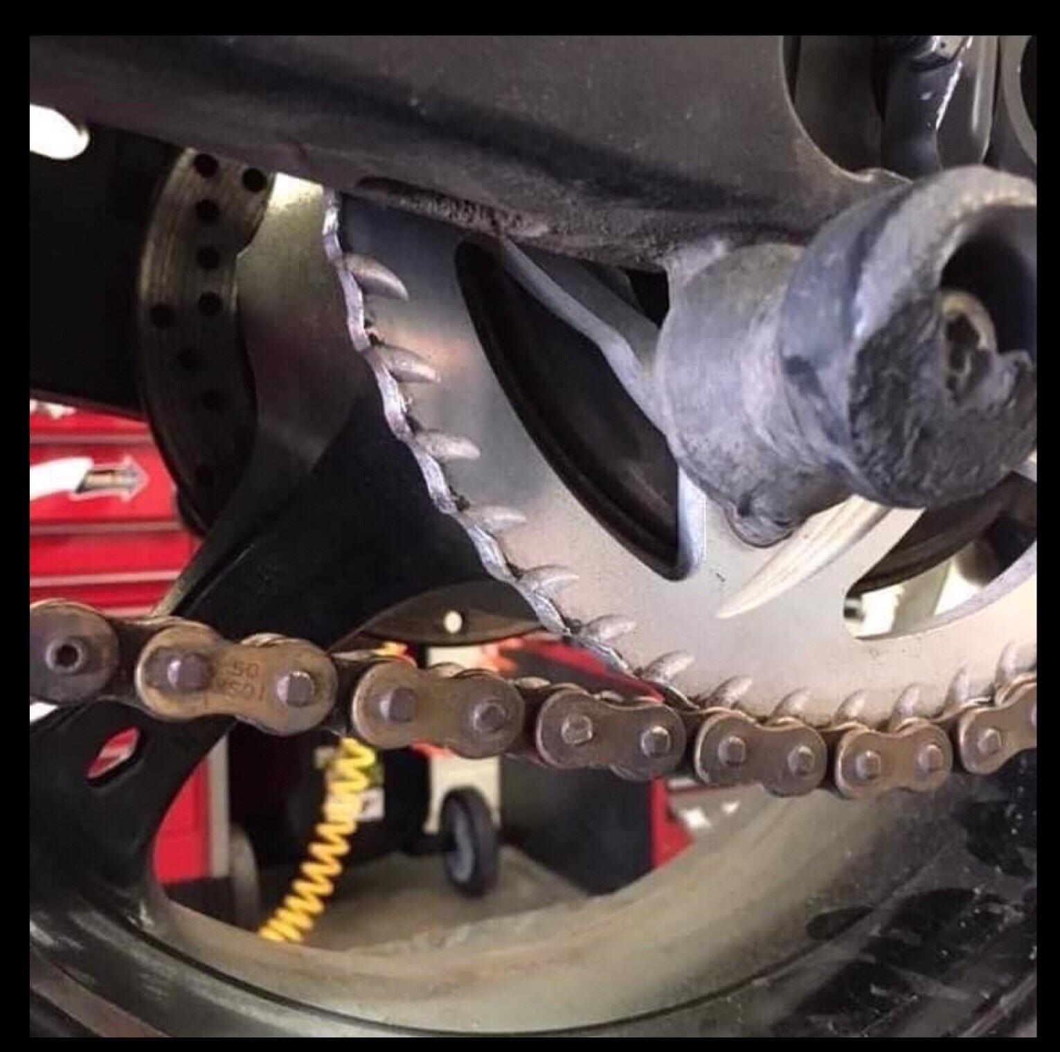 The customer came to the workshop and said that the chain was slipping a little. - Wear, Chain, Cogwheels, Reddit, Motorcycles