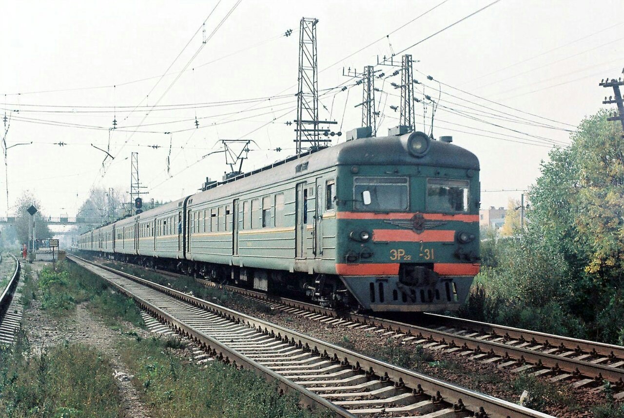 At the entrance to the station Shcherbinka. - Railway, Train