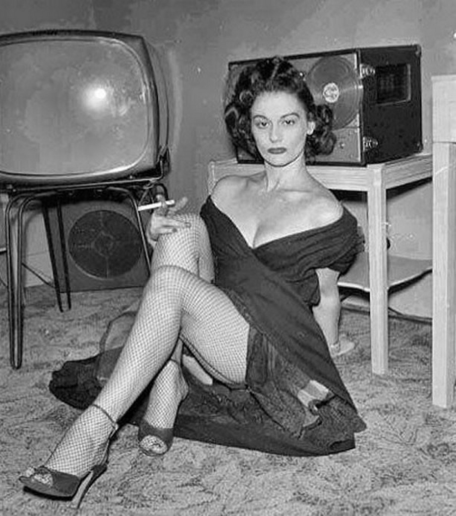 Old TVs - NSFW, , Монитор, TV set, Boobs, Old photo, Black and white photo, Oldfags, Longpost