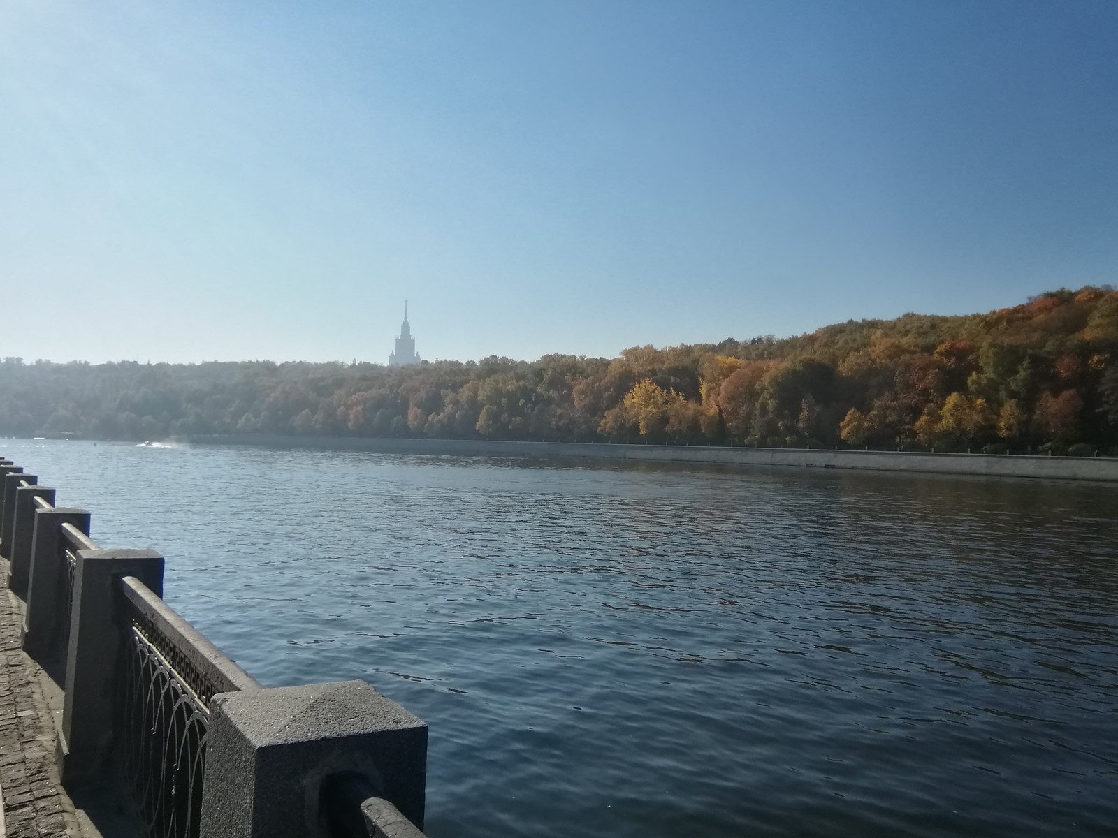 Набережная Москвы реки, со стороны Лужников. - Моё, Москва, Природа, Фото на тапок, Лужники, Длиннопост