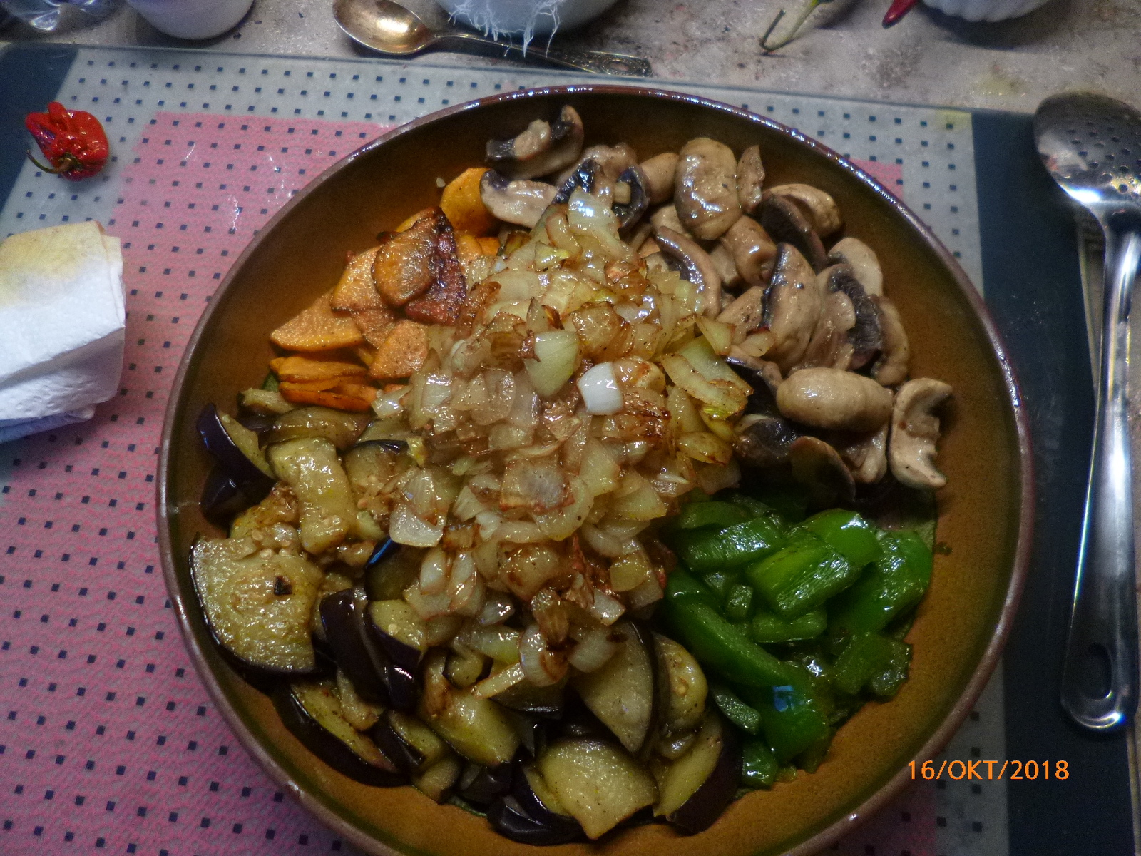 Why do I put paper napkins in fried vegetables. - My, Kitchen, Vegetables, Longpost, Food