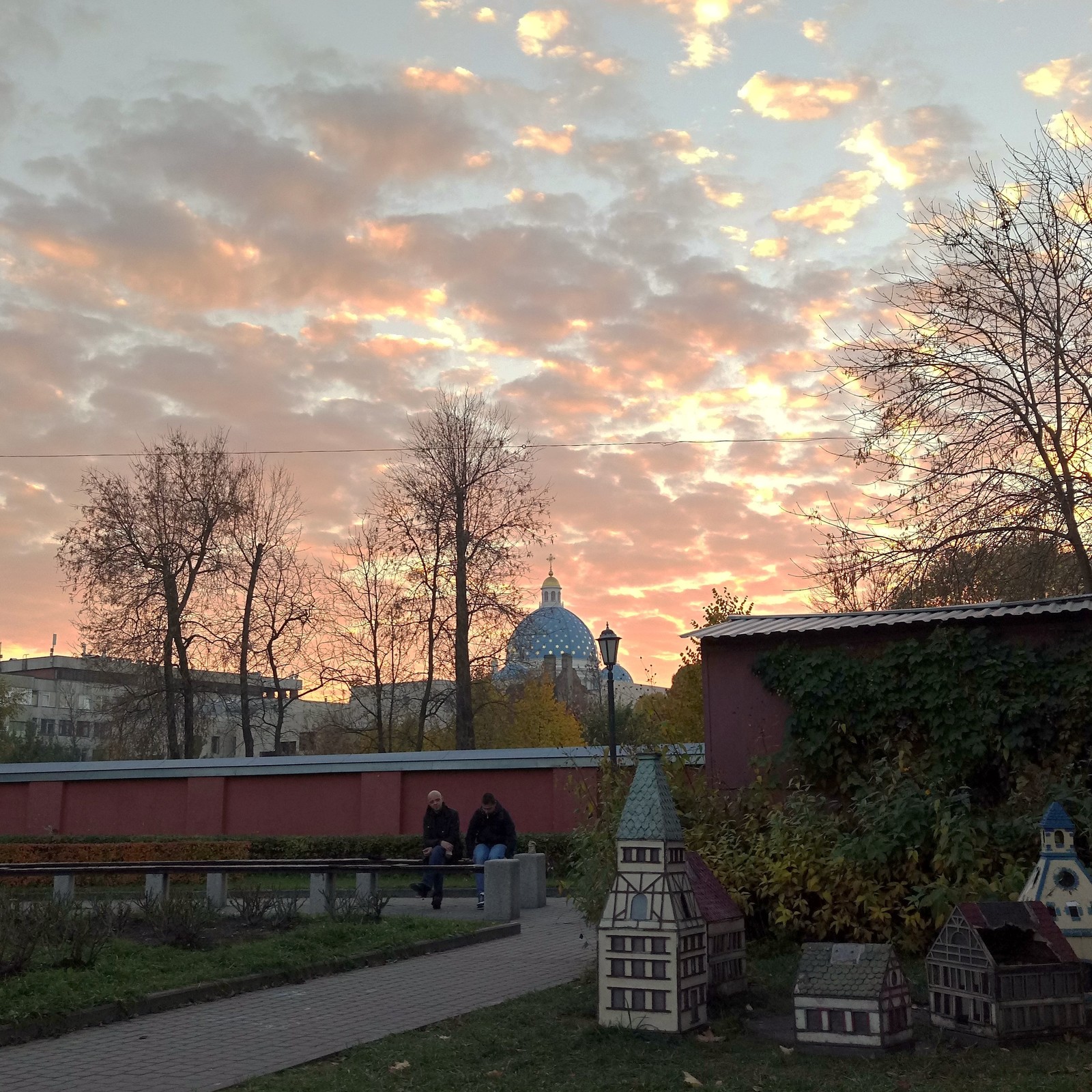 Walking in Peter - My, Saint Petersburg, Garden, Art object, Sunset, Angel, cat, Longpost, Art object