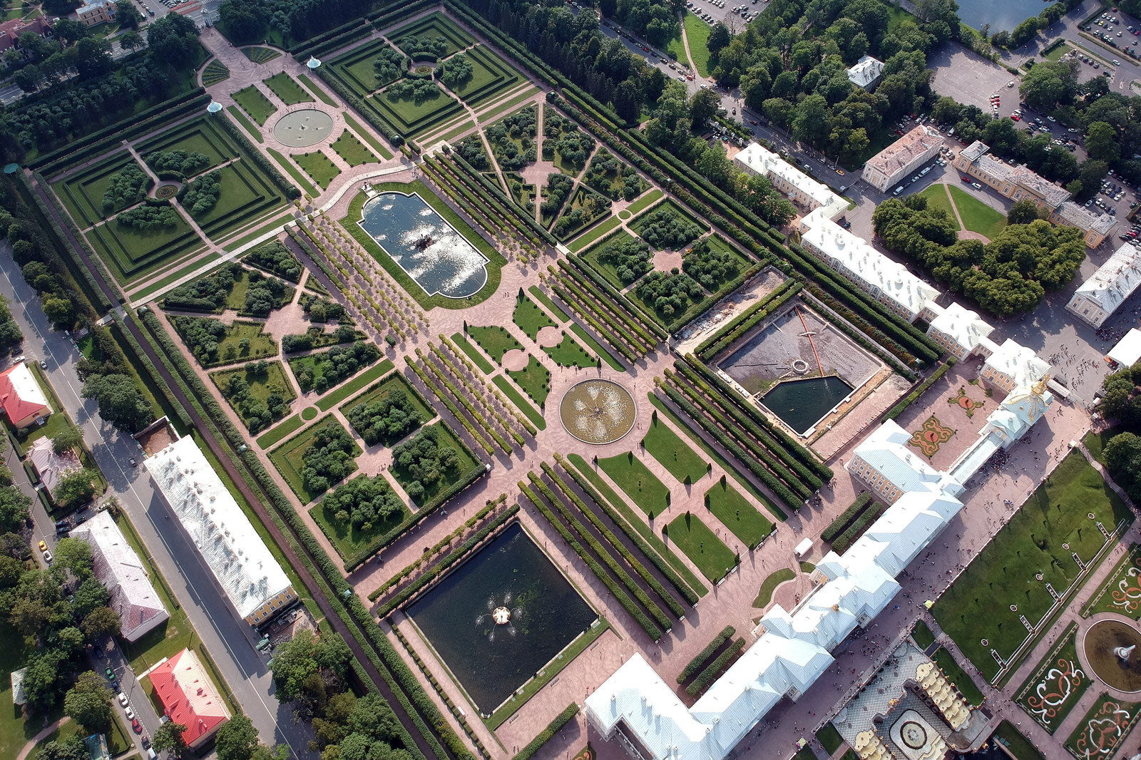 Верхний сад петергоф фото. Петергоф верхний парк вид сверху. Аэросъемка Петергоф. Верхний сад Петергоф. Петергоф Нижний парк вид сверху.