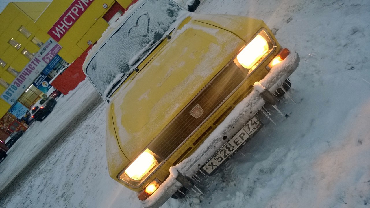 В Челябинске девушка-кандидат наук приезжает в университет на “Москвиче”  1978 года | Пикабу