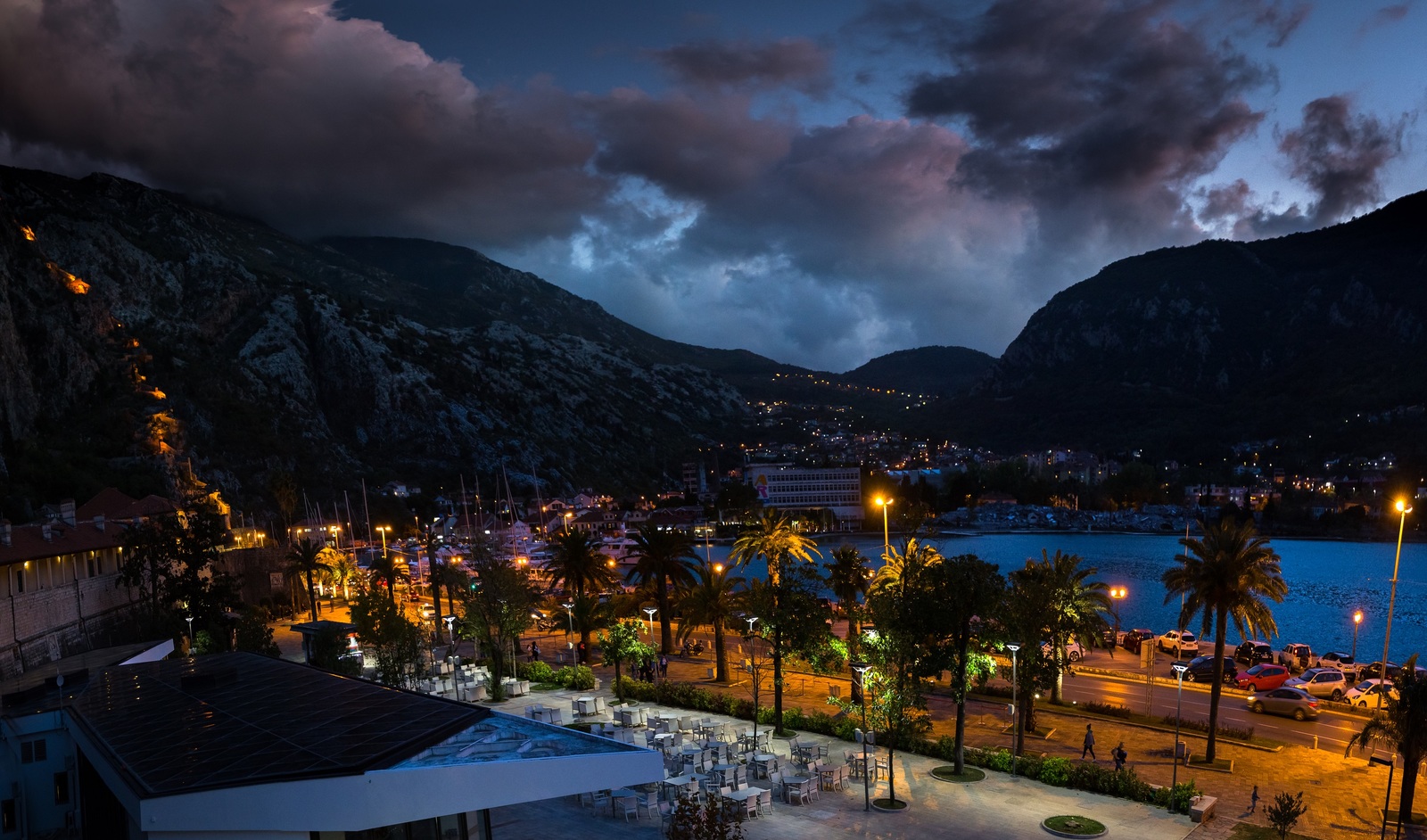 Embankment of the city of Kotor (Montenegro) before a thunderstorm. - My, Montenegro, Kotor, Thunderstorm, Evening, Embankment