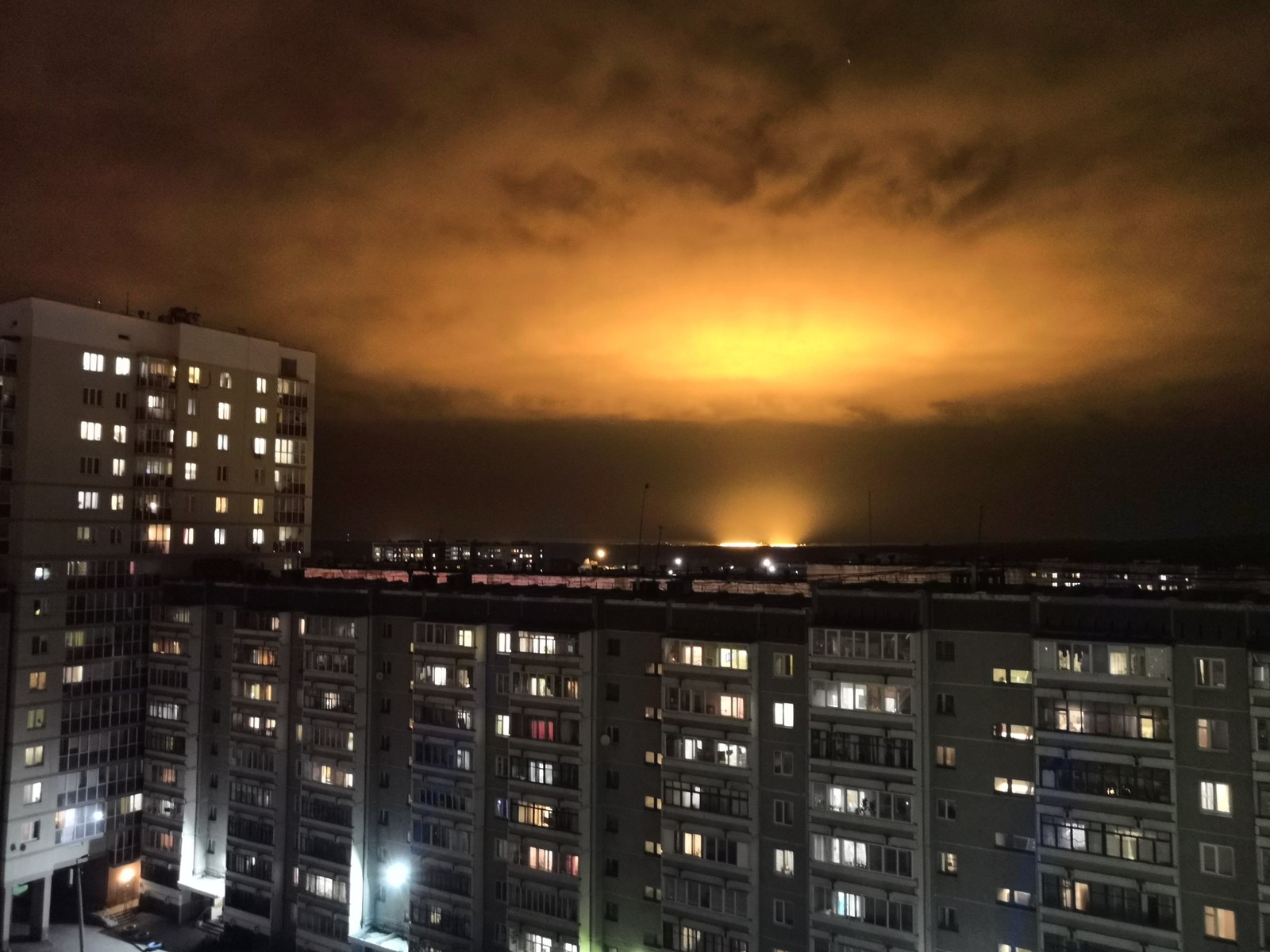 It seems that from my window you can see the beginning of the apocalypse - My, The photo, Sky, Night, Apocalypse