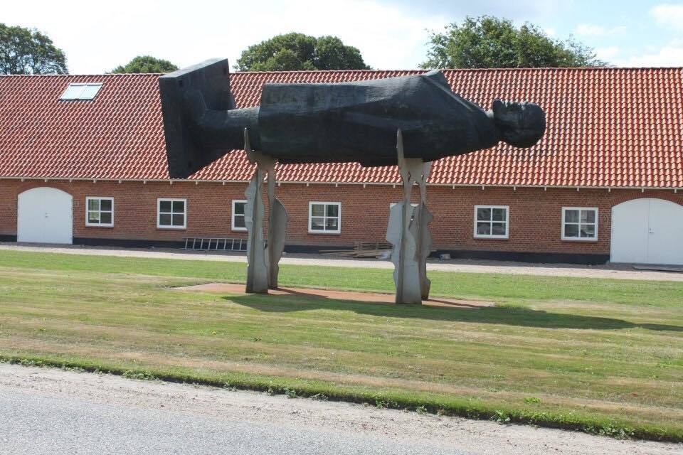 Памятник в датской деревушке Herning - Памятник Ленину, Дания, Скульптура, Ленин, Смерть