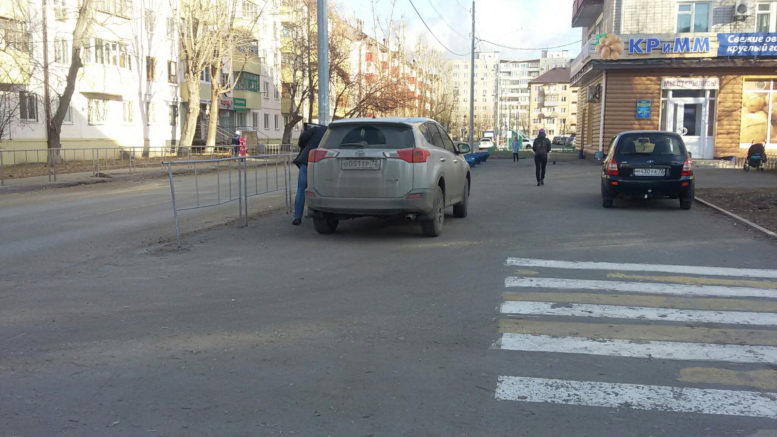 These are the good guys. - My, Violation, Car, Sidewalk, Tyumen