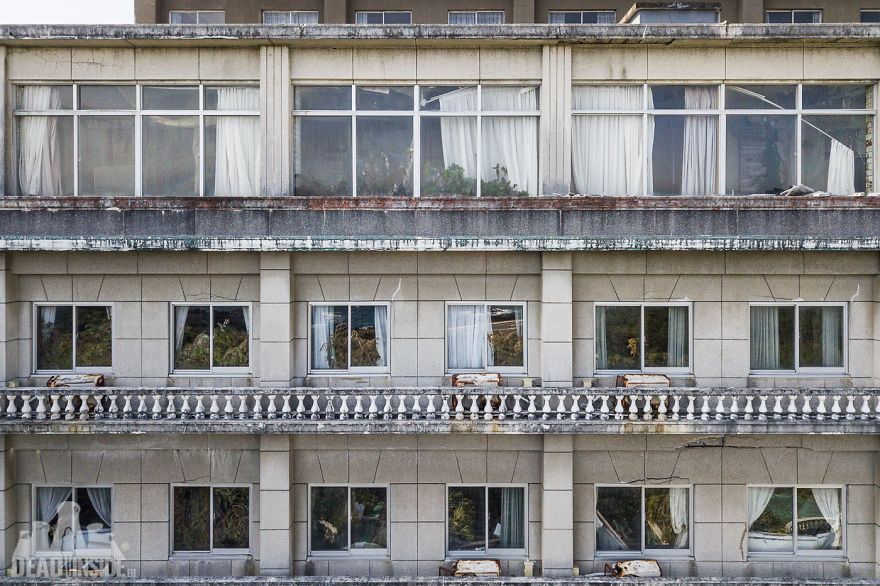 Photos I took at the largest abandoned hotel in Japan - Old age, Abandoned, Longpost