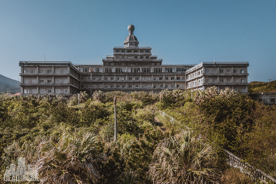 Photos I took at the largest abandoned hotel in Japan - Old age, Abandoned, Longpost