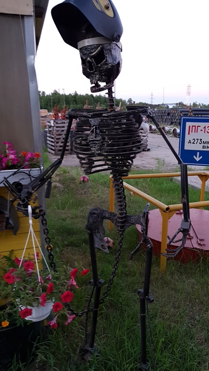 Welder Vasya - Welder, Smoking room, Sculpture, Factory, 80 lvl, The photo