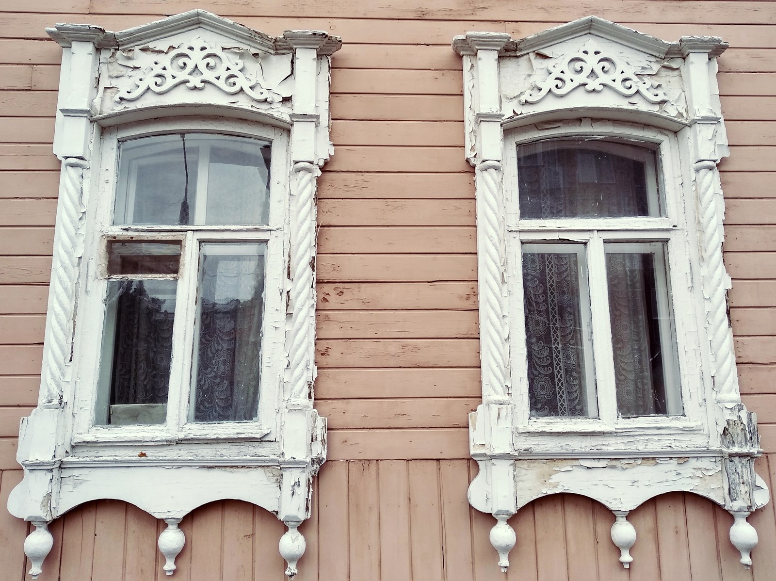 Tomsk architraves on the windows. - My, Window, Tomsk, Wooden architecture, Longpost