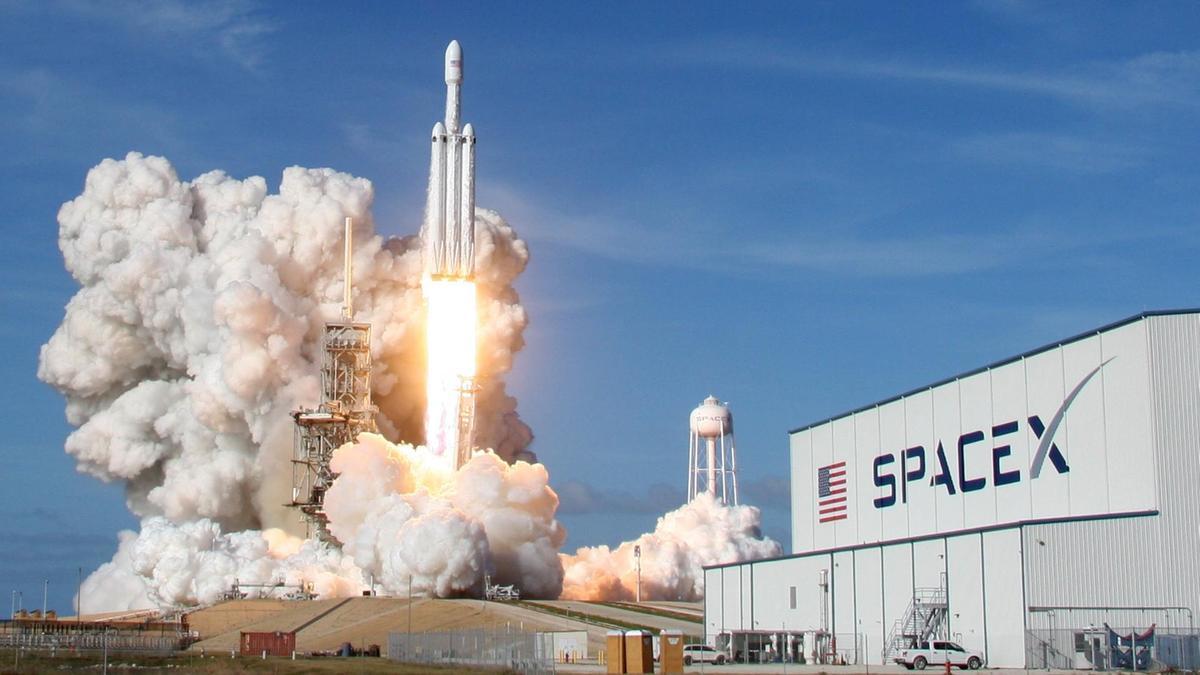 SpaceX has received permission to launch more than 7,500 Internet satellites. - Space, Satellite Internet, news