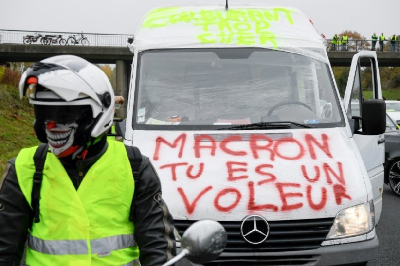 Demonstrations in France against the increase in taxes and fuel prices p2 - France, Strike, Prices, Emmanuel Macron, Protest, Tax, Video, Longpost