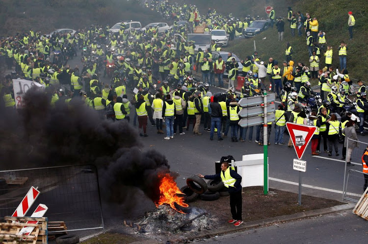 A couple of photos from the Paris Maidan - Paris, Protest, Longpost