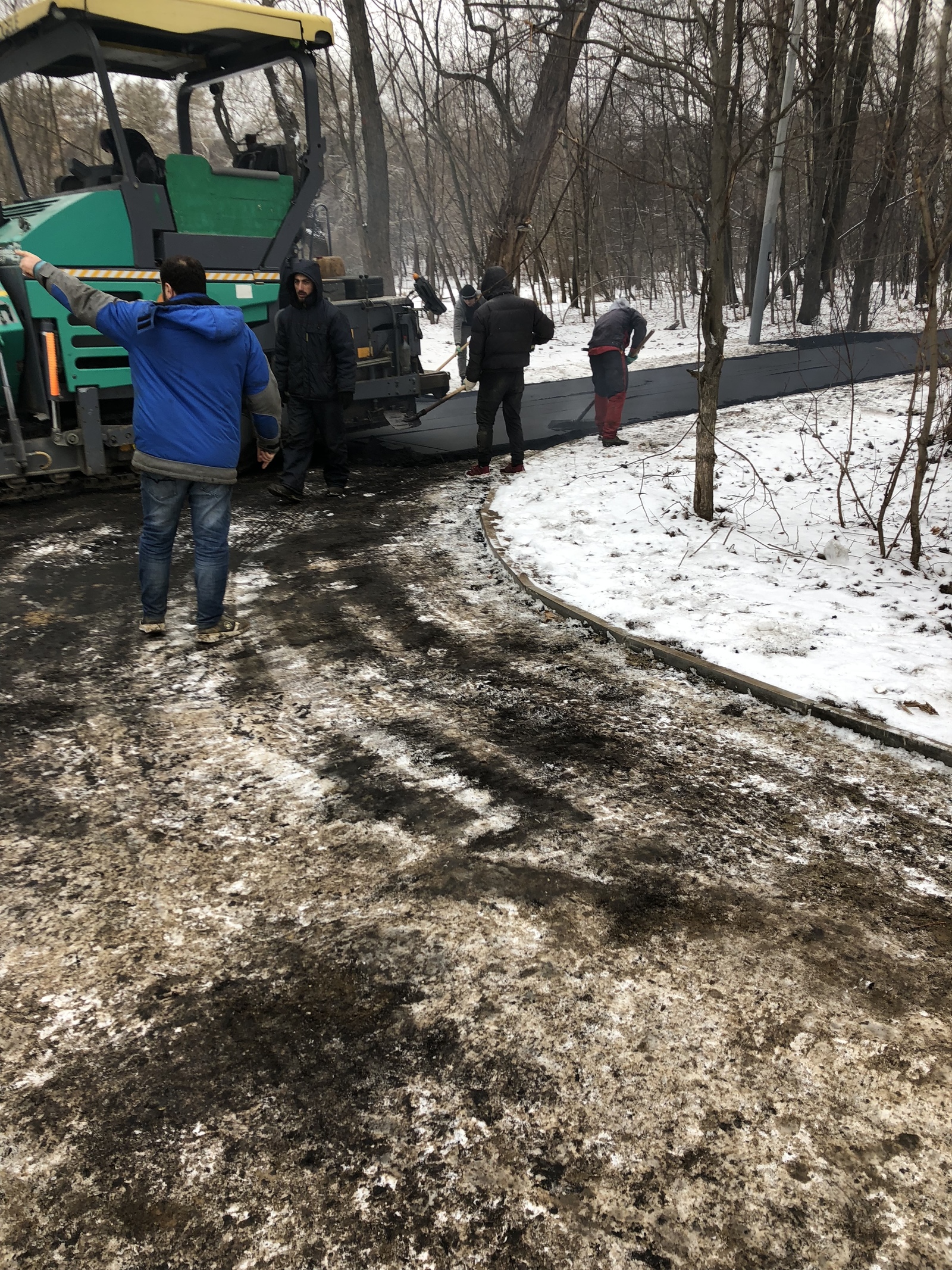 Winter nano-asphalt in Pokrovskoye-Streshnevo park - My, Asphalt, Asphalt laying, Road, Technologies, The park, Pokrovskoye-Streshnevo, Longpost