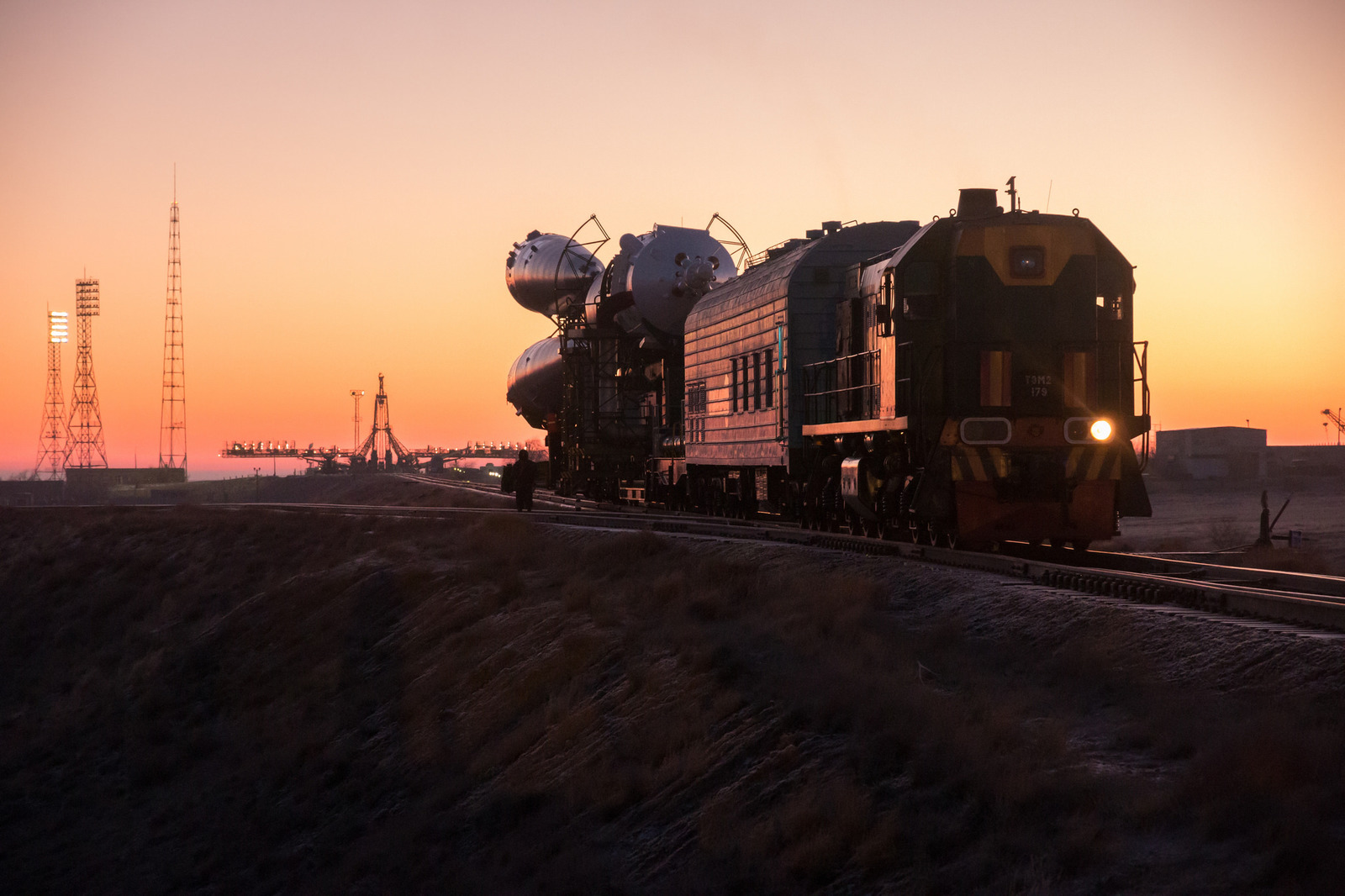 The Soyuz-FG launch vehicle is ready for launch on December 3. - Space, Rocket, Cosmodrome, Baikonur, ISS, Roscosmos, NASA, Космонавты, Video, Longpost